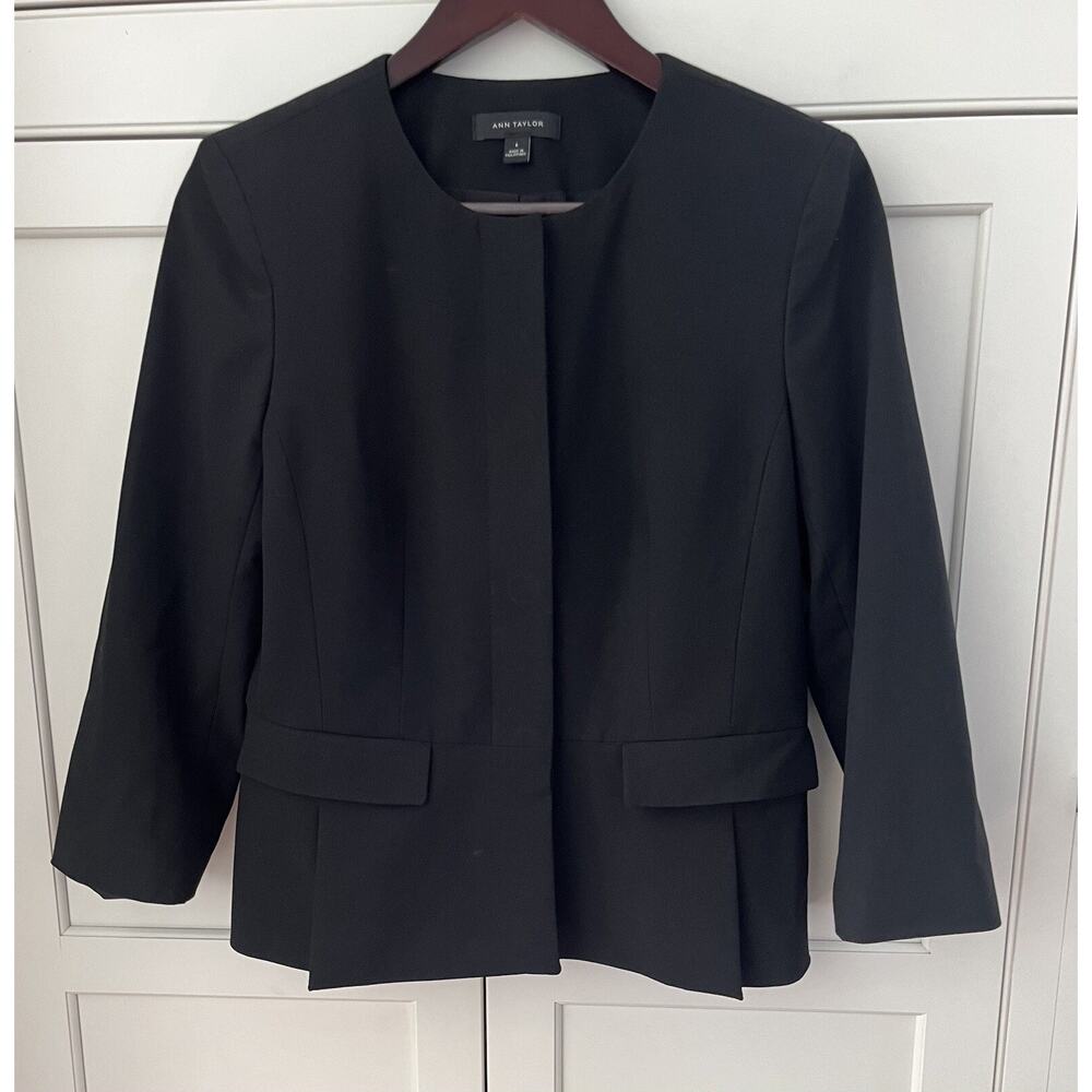 Ann Taylor Women's Lined Frontal Button Black Jacket 3/4 sleeves Sz. 6